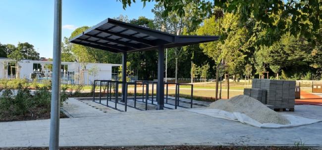 fedett kerékpártároló