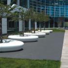 monolitikus kőpad monolitikus virágtartó és pad